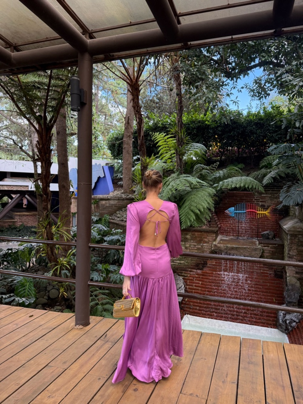 Elegant Mauve Ruffled V-Neck Evening Dress - Picture 3 of 3